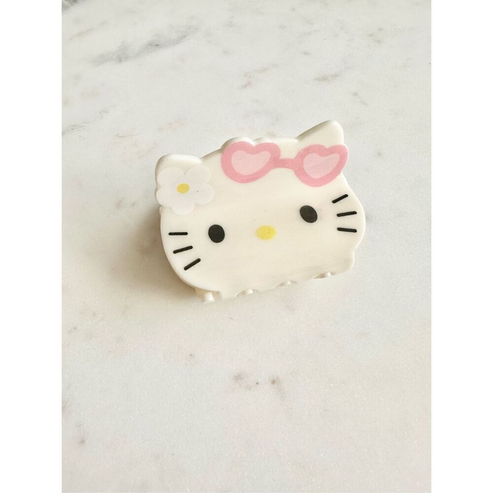 Cute hello Kitty with pink sunglasses hair claw ￼